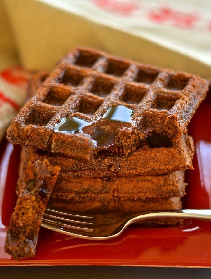 Add some sugar & spice to your life with these deliciously dark, rich & fluffy waffles. Full of warm & comforting gingerbread flavour & surprisingly healthy!
