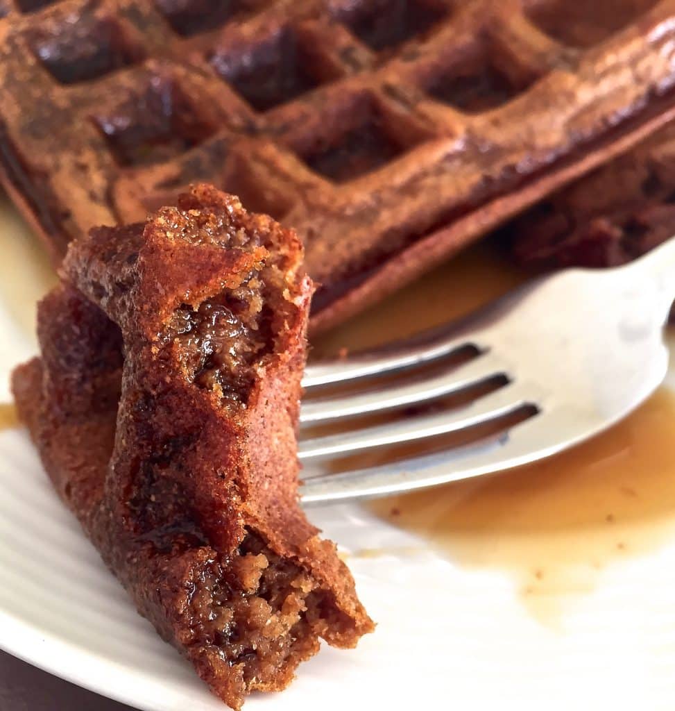 Add some sugar & spice to your life with these deliciously dark, rich & fluffy gingerbread waffles. Full of warm & comforting festive flavour & surprisingly healthy!