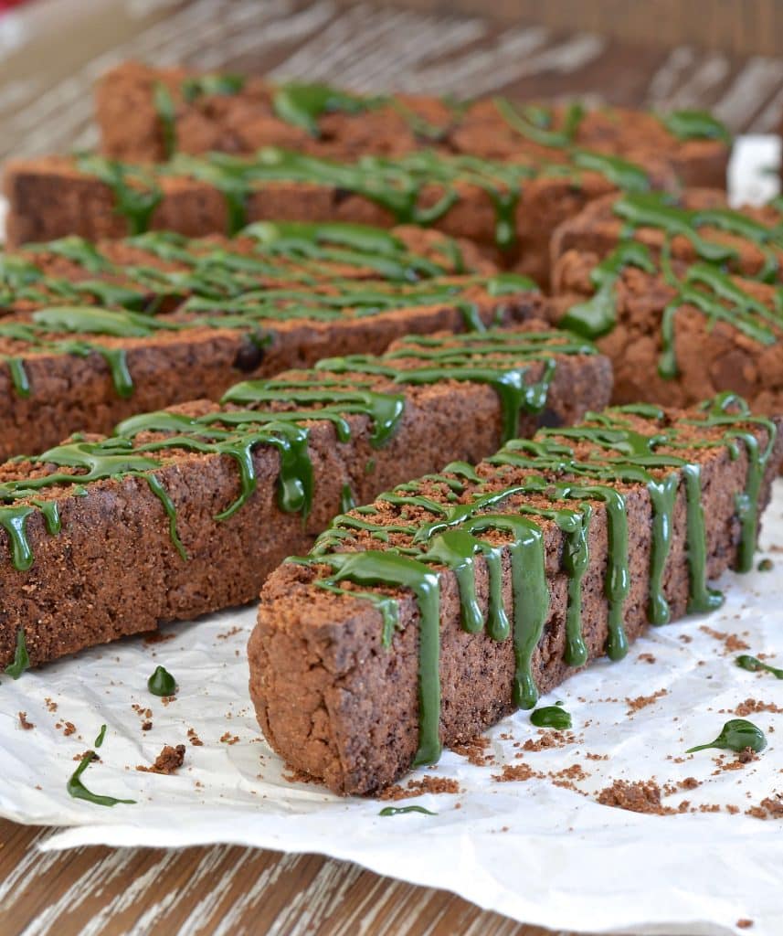 Perfectly crisp, Double Chocolate Matcha Biscotti. The floral, almost grassy tones of the matcha work so well with the chocolate & I promise that they will not collapse when submerged into your favourite drink!