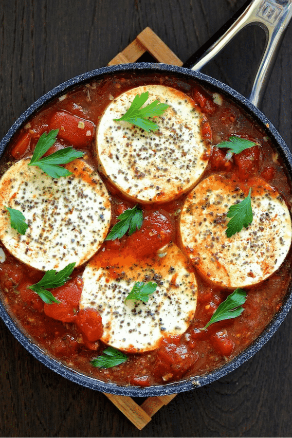 Silky, soft tofu rounds cooked gently in a fiery, garlicky and chunky tomato sauce. Tofu in Purgaotory is the perfect brunch dish! #tofu #vegan #shakshuka #brunch #kalanamak #blacksalt #veganegg