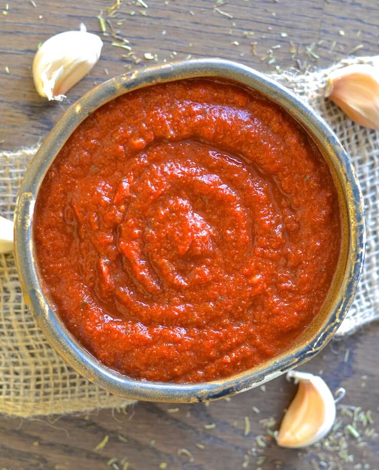 A hearty, rich and delicious Easy Vegan Pizza Sauce recipe with an intense full flavour, plus read my review of Panago Vegan Pizza.