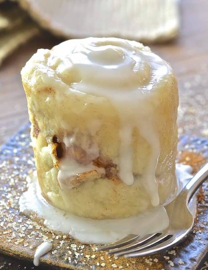 This single serving, oil-free Cinnamon Roll in a Mug is like magic. It's so easy & perfect for when those sweet cravings hit & you NEED dessert, like now!