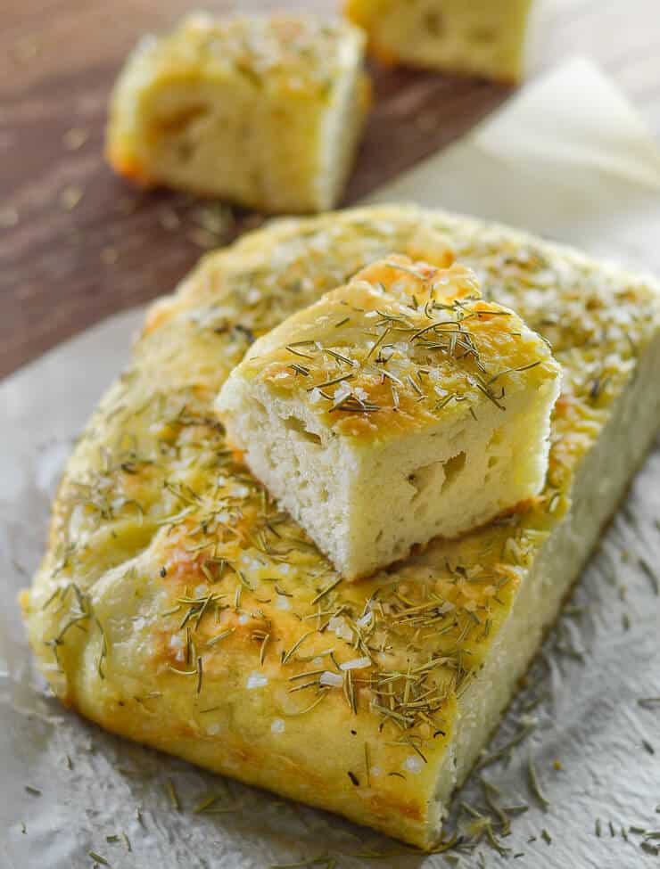 Wait! What? Focaccia you don't need to knead? Yes! This Easy No Knead Focaccia with Rosemary & Sea Salt is virtually fool proof. As long as you are able to stir some ingredients together in a bowl & turn on the oven you can do it. And nothing, and I mean nothing, can beat the smell & taste of fresh bread straight from the oven! ♡