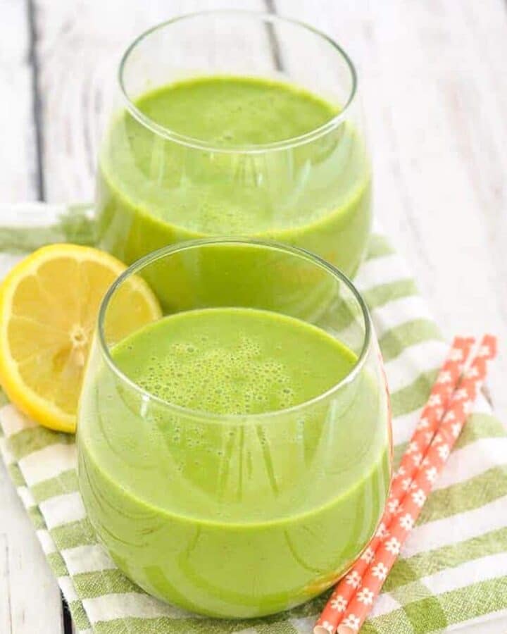2 glasses of kale apple smoothie