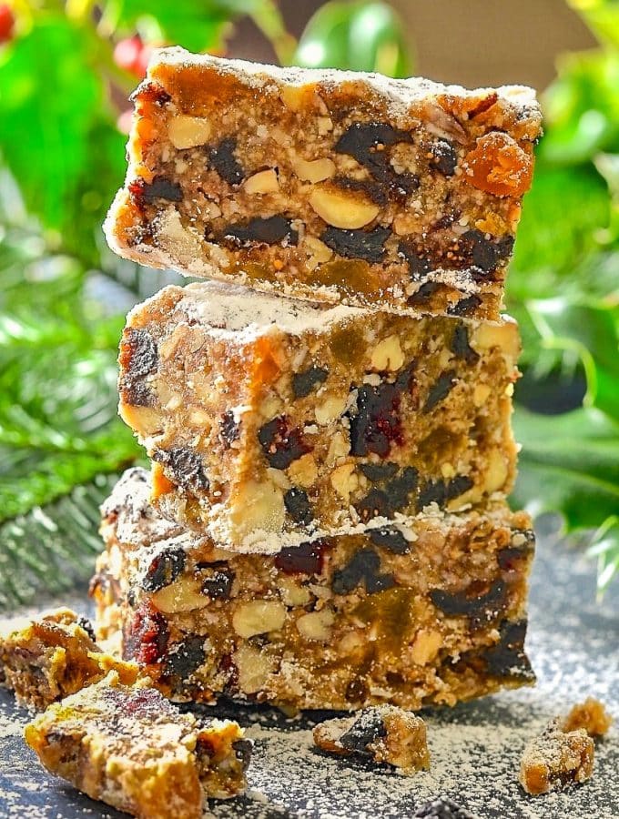 Festive fruit & nut flavours combine in this deliciously rich & moist Raw Vegan Christmas Fruit Cake.