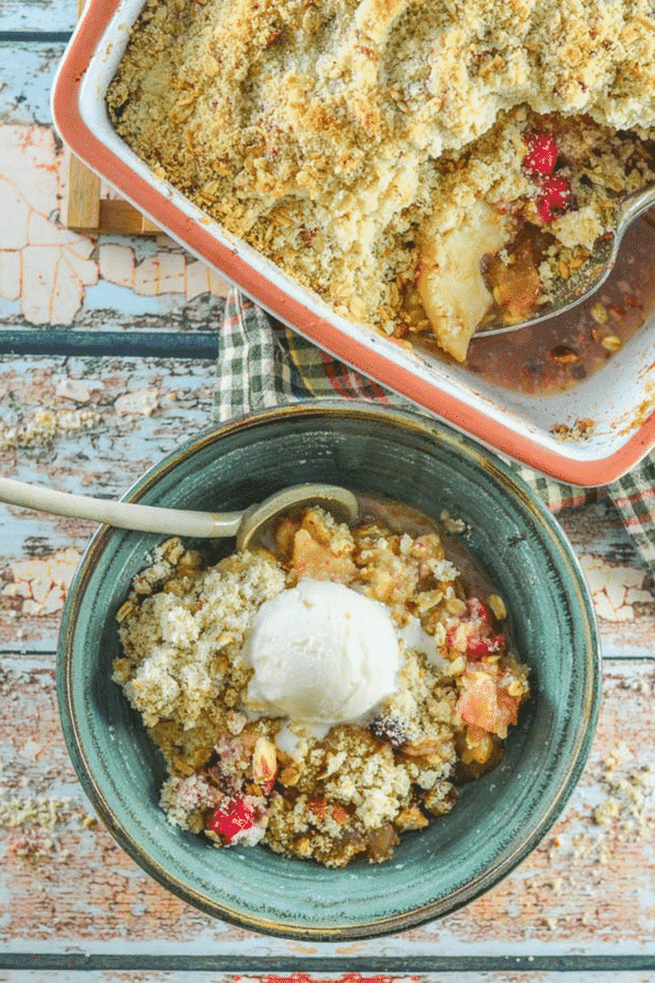 It's hard to beat a good crumble, and this Cranberry Apple Pear Vegan Crumble is really something special! We're talking tart cranberries, Granny Smith apples and sweet, soft pear, topped with a crumbly, nutty, buttery topping, all baked to golden perfection. It's an absolute crowd pleaser & so easy to make! #crumble #crisp #vegan #vegancrumble #vegancrisp #applecrumble #pearcrumble