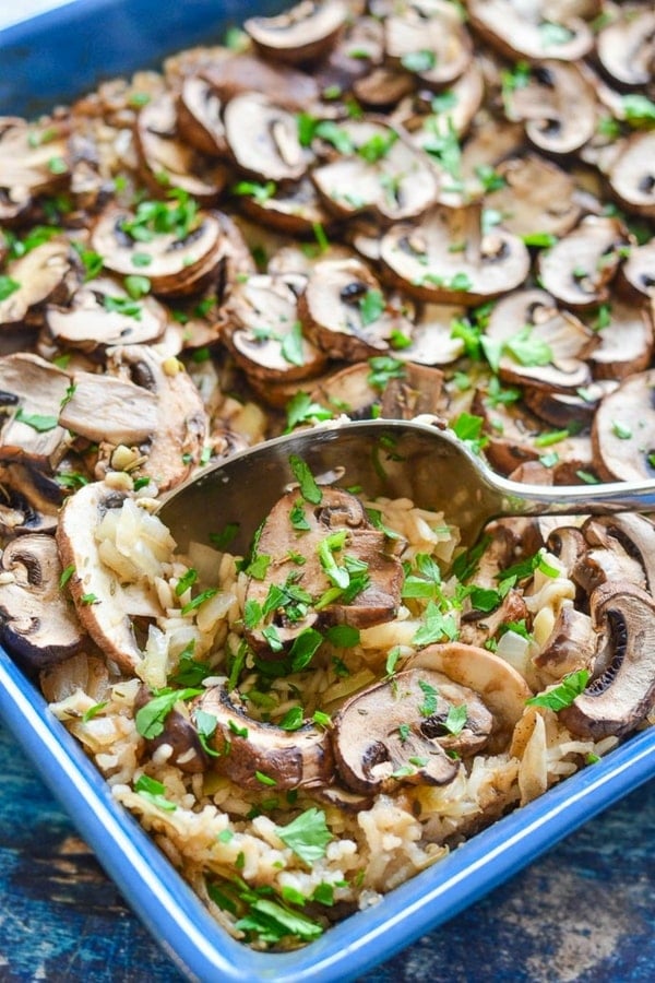 One-pot, Oven Baked Garlic Mushroom Rice. A simple, comforting, no frills kind of meal that you are going to be wanting to make again and again! 