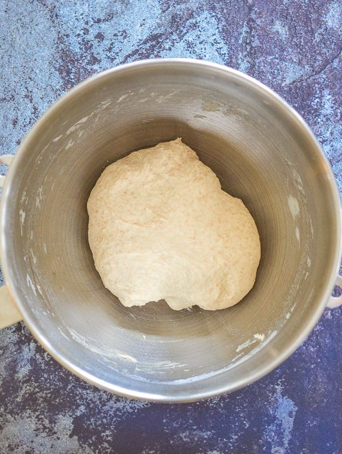 gekneed gemakkelijk volkoren brood deeg