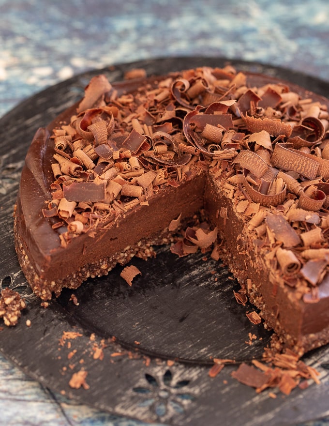 Simple to make with only 8 ingredients (plus salt), this No-Bake Espresso Chocolate Fudge Cake is here to rock your dessert world.  It's intensely rich and fudgy chocolate perfection, that needs no baking and is gluten-free with a nut-free option too. Where's my fork?
