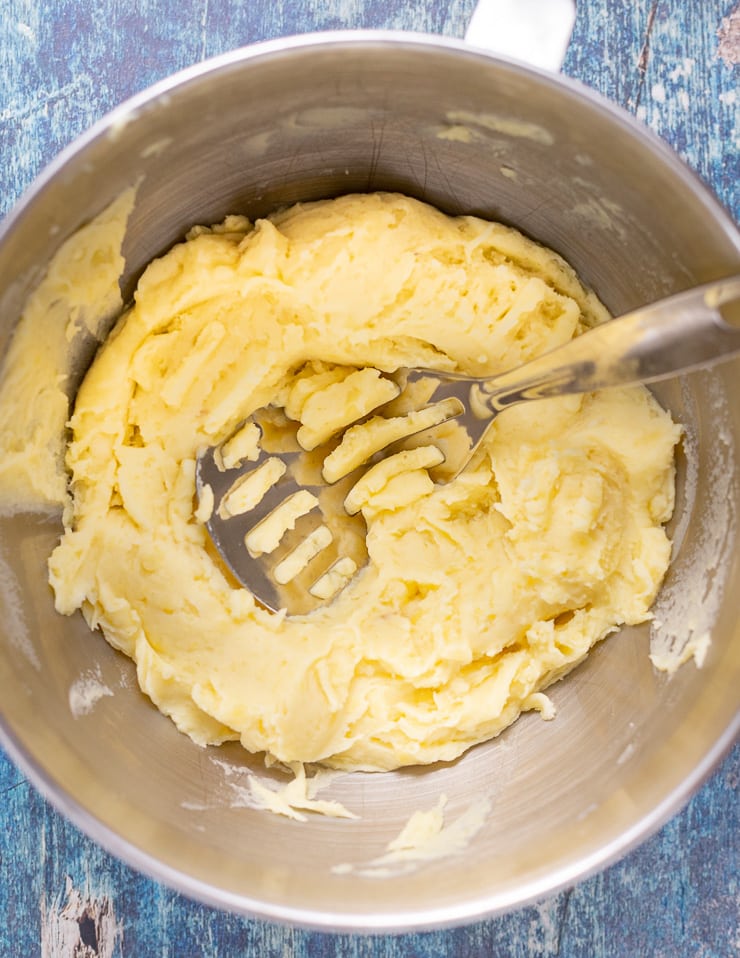 mashed potatoes in a bowl 