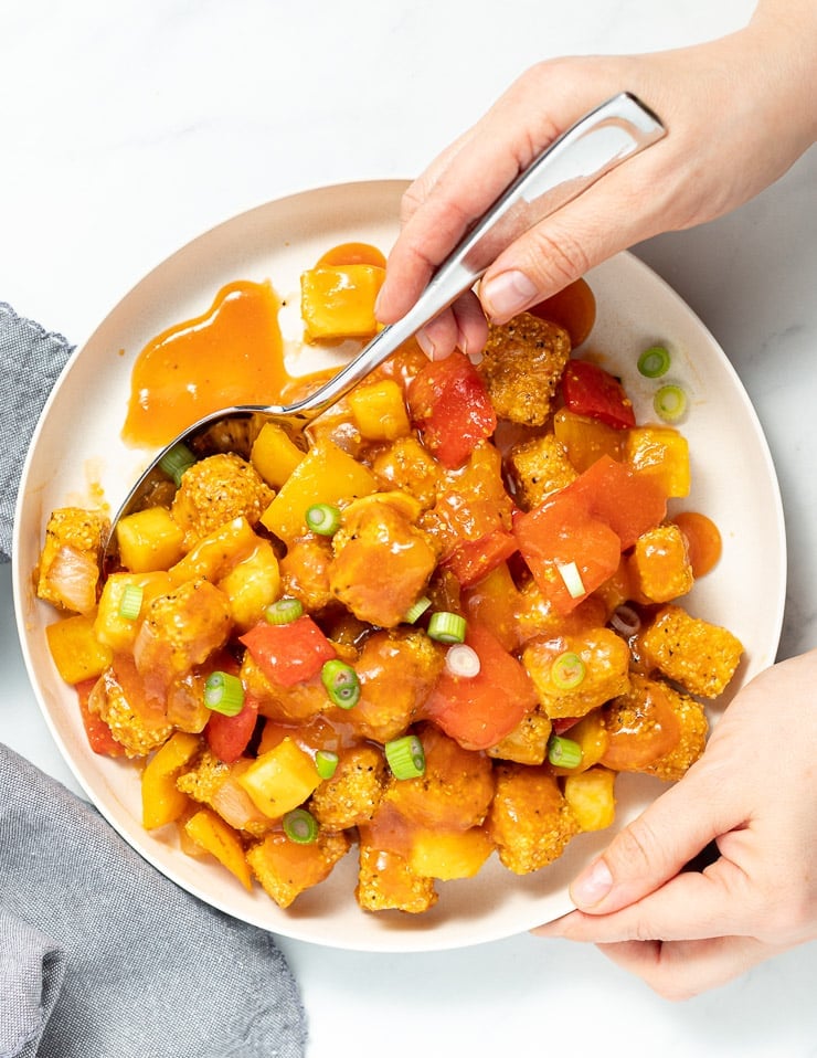 Crispy tofu with healthy sweet and sour sauce