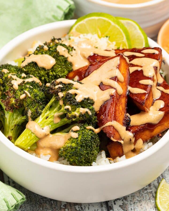 tofu bowl with peanut sauce