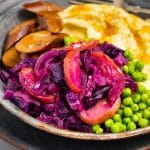 red cabbage with apples