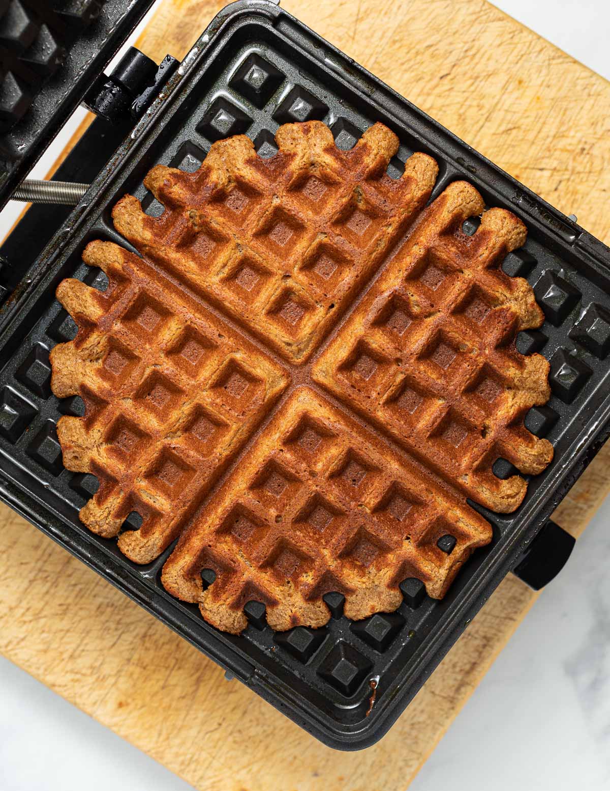 https://avirtualvegan.com/wp-content/uploads/2021/11/Banana-Waffles-in-iron.jpg