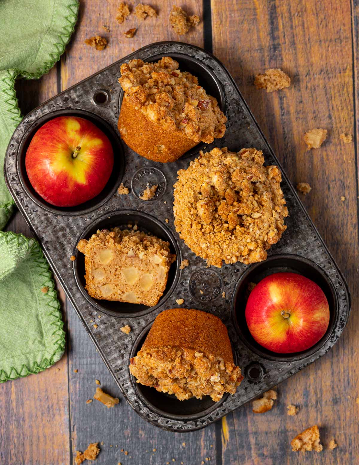 4 muffins and 2 apples in an antique muffin pan