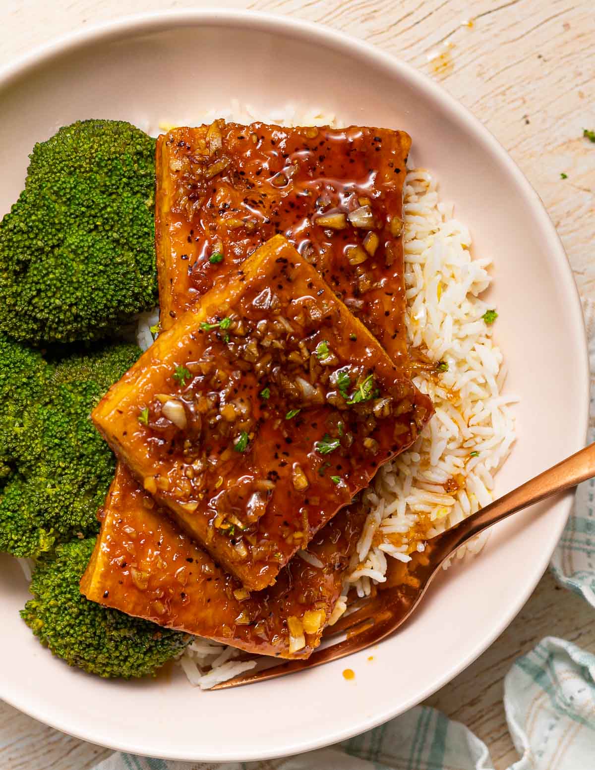 a bowl of maple garlic tofu, rice, and broccoli