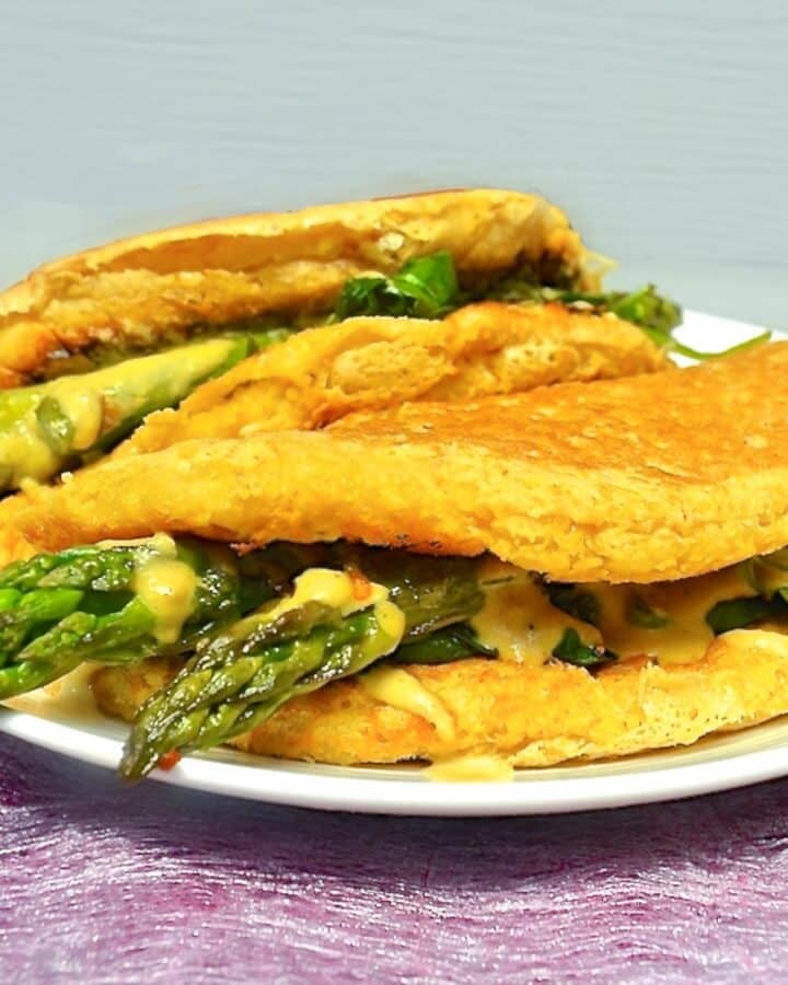 a vegan omelette with asparagus