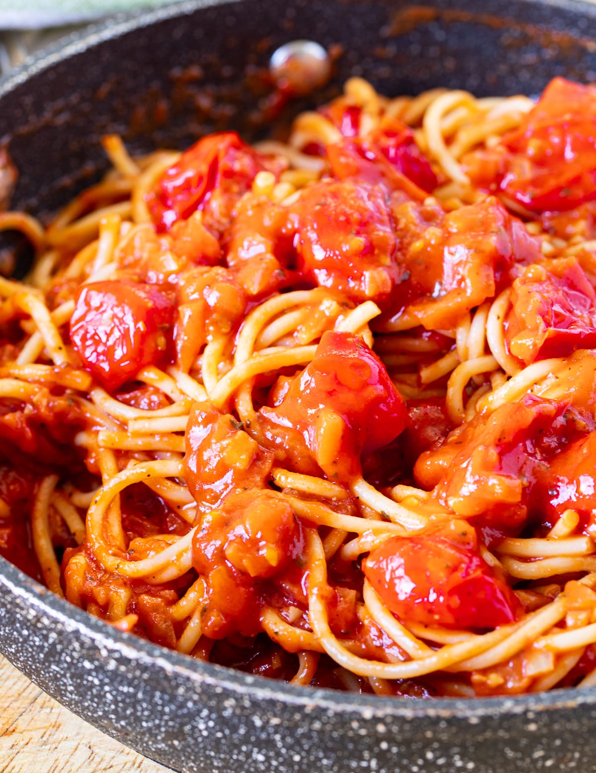 cherry tomato sauce mixed with spaghetti