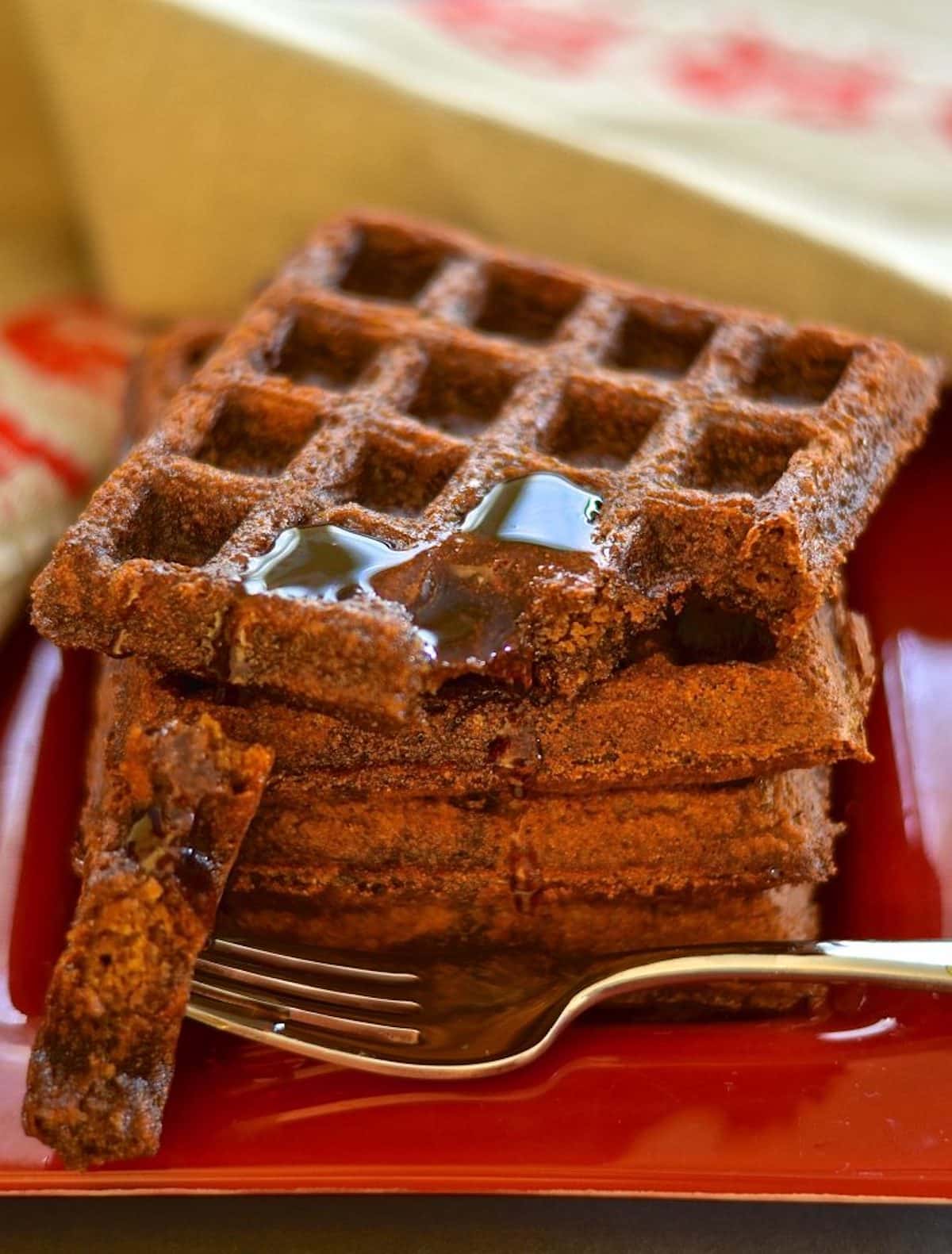 a stack of vegan gingerbread waffles