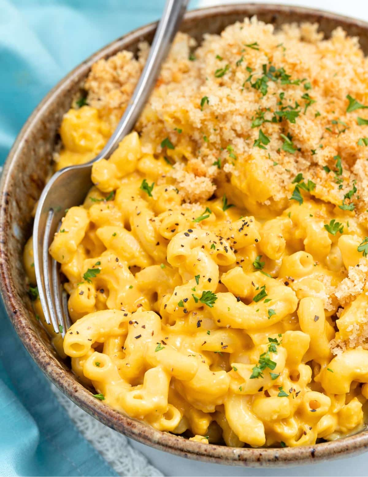 close up of a bowl of macaroni and cheese 