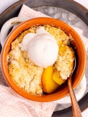 vegan peach crumble with ice cream