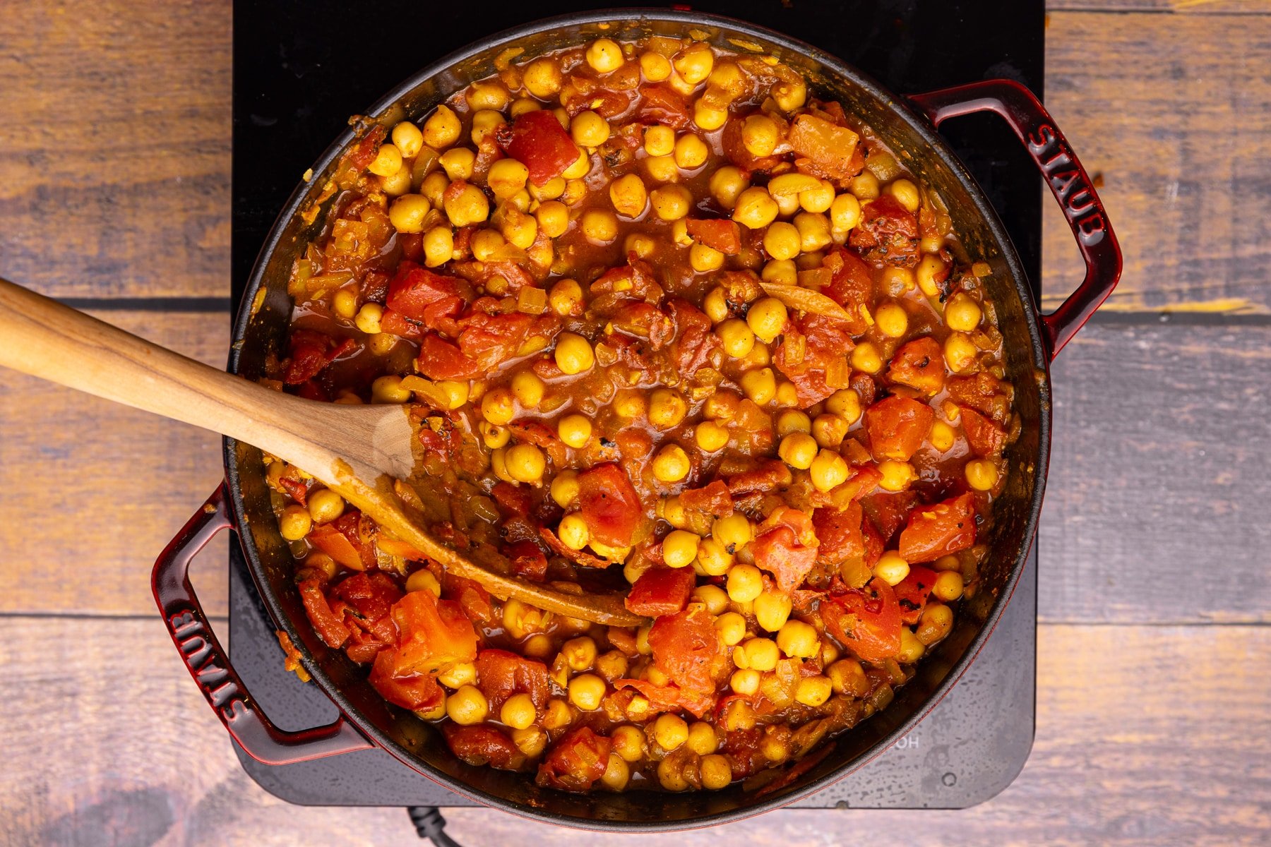 smoky spicy chickpeas in a pan