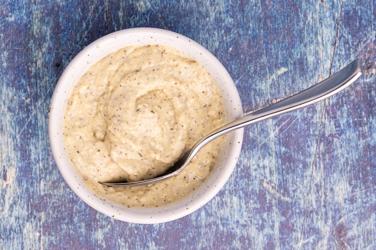 herby cashew cream in a bowl